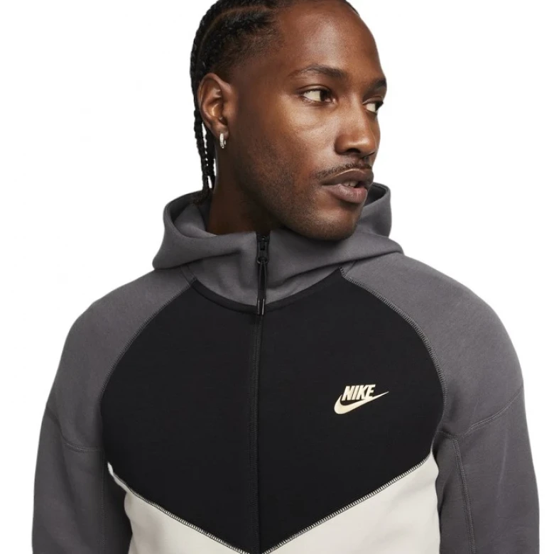 Nike hooded windrunner best sale