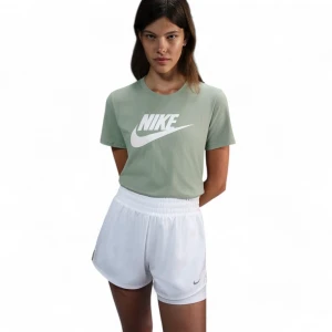 Футболка Nike Sportswear Essentials