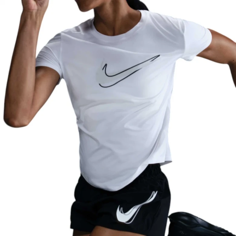 Nike One Swoosh Futbolkasi 1