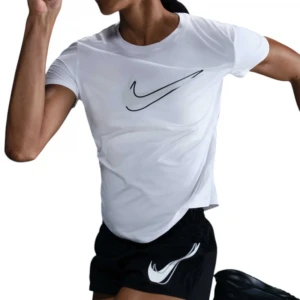 Nike One Swoosh Futbolkasi 1