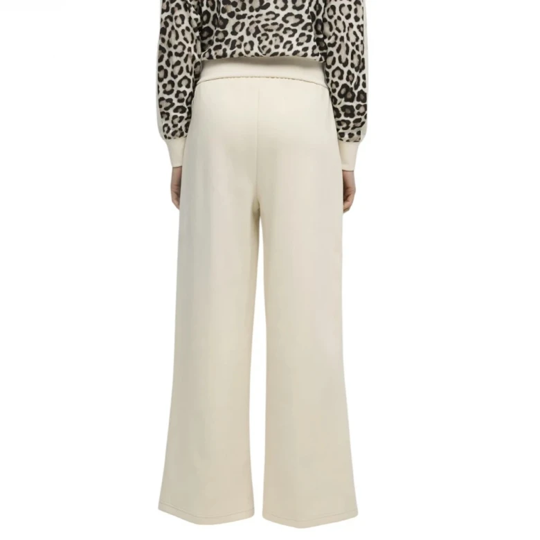 Wardrobe Ess Relaxed 1