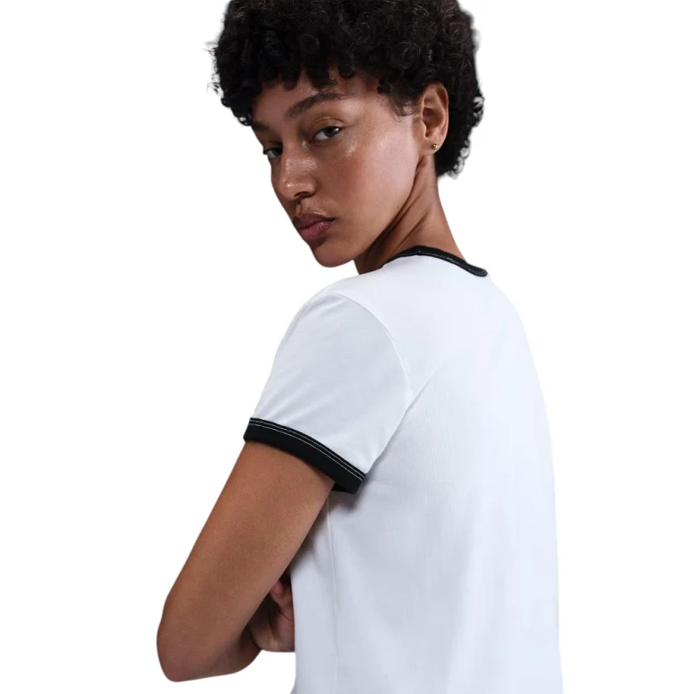 Nike Sportswear Futbolkasi 1