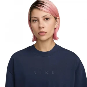 Nike Sportswear Futbolkasi 1
