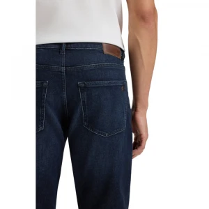 Джинсы Boss Tapered-Fit Jeans In Blue Comfort-Stretch Denim 1