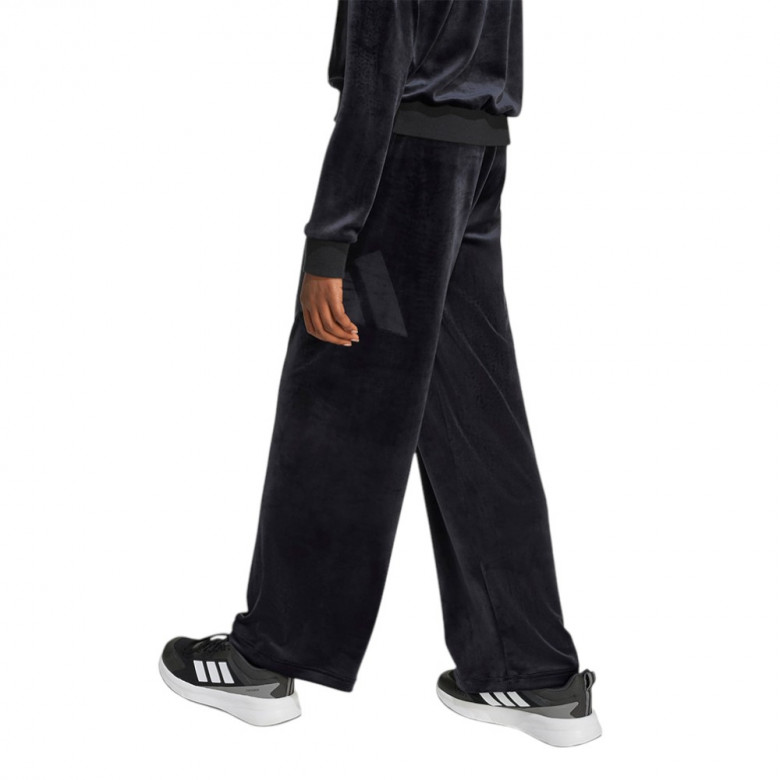 Sportswear Essentials 1