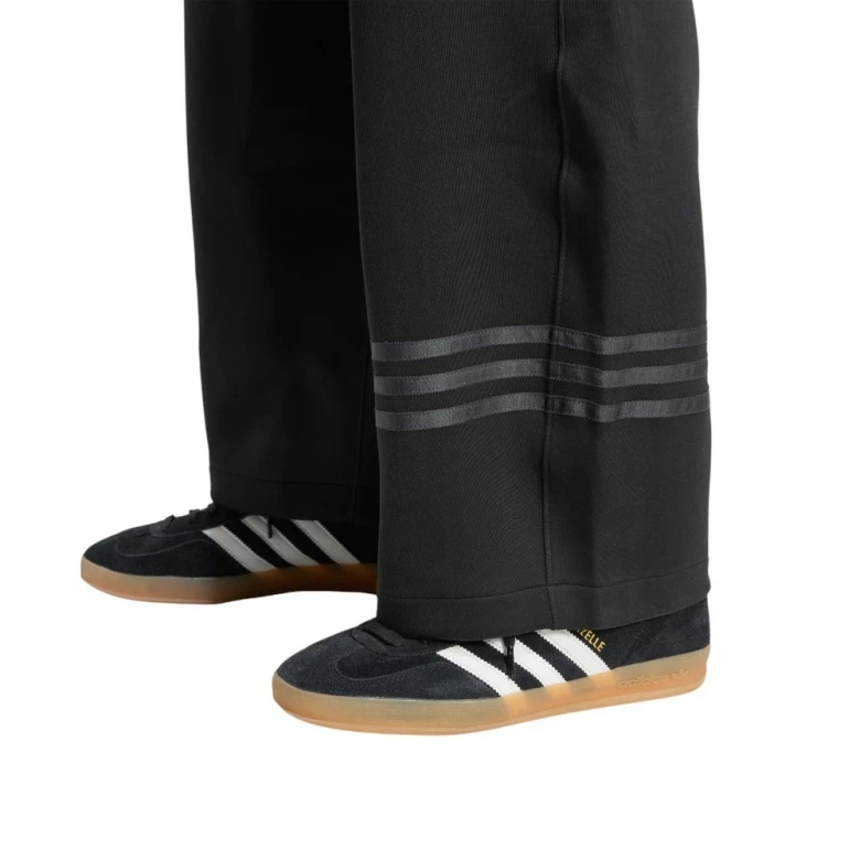 Neuclassics Sweatpants 4