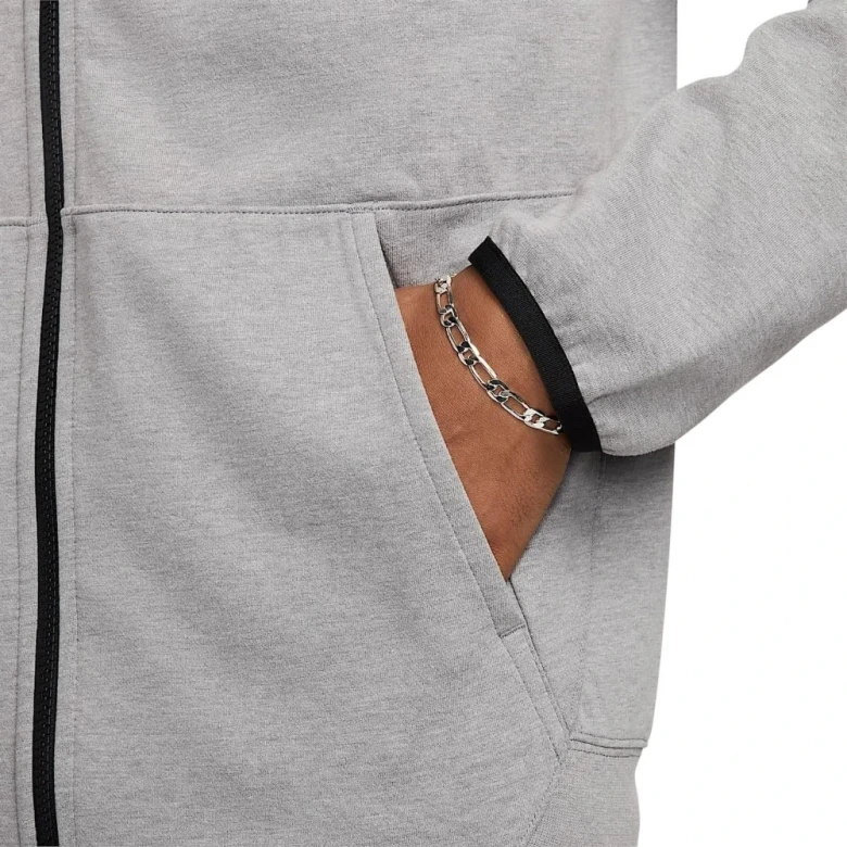 Sportswear Tech Essentials 5