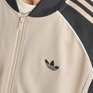 Loose Mesh Track Top 4
