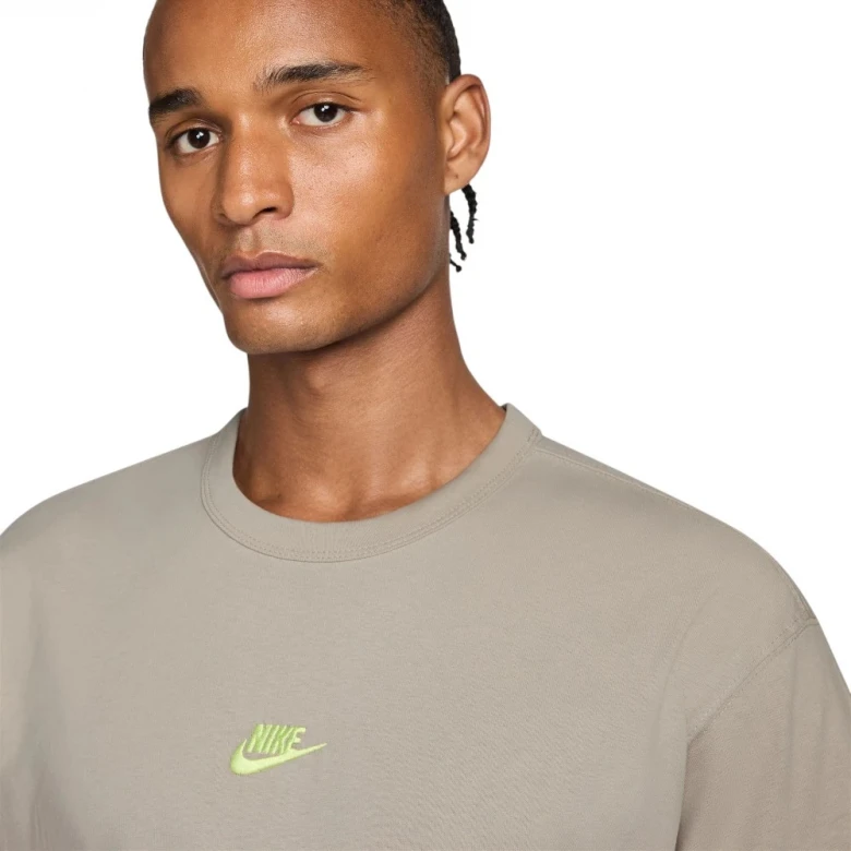 Sportswear Premium Essentials 1