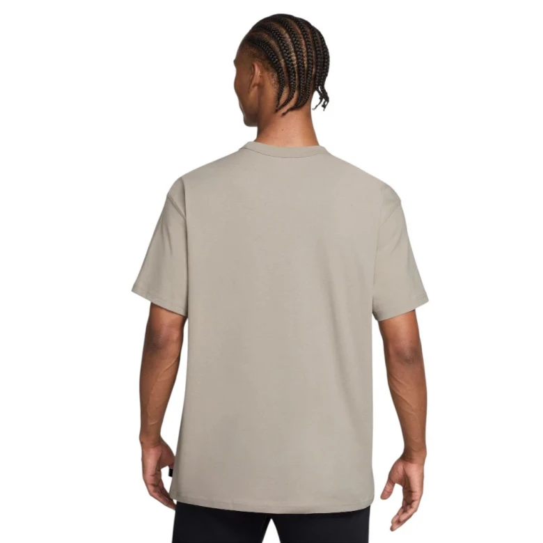 Sportswear Premium Essentials 2