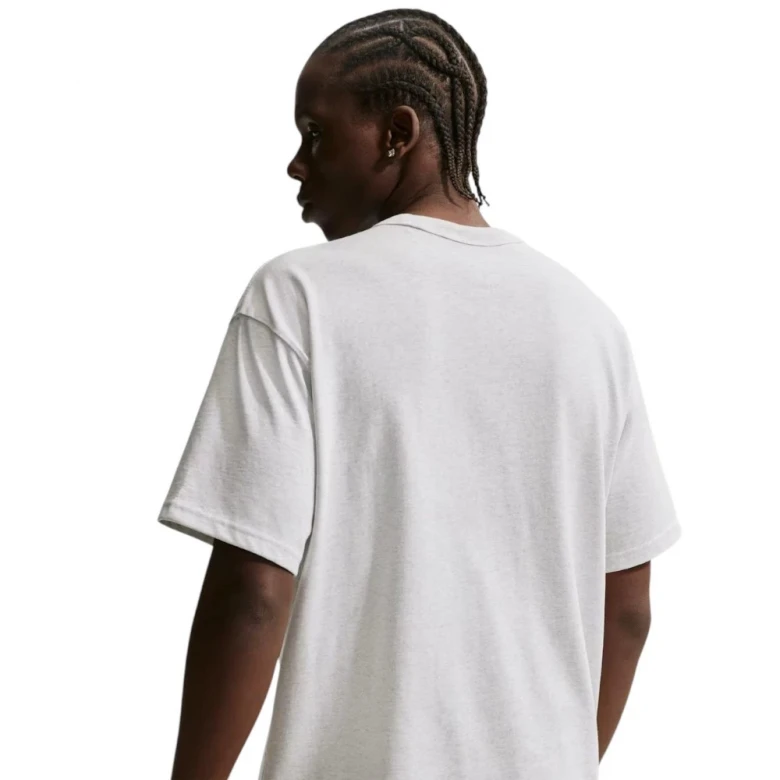 Sportswear Premium Essentials 1