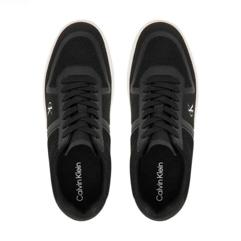 Classic Cups Laceup Knit 3