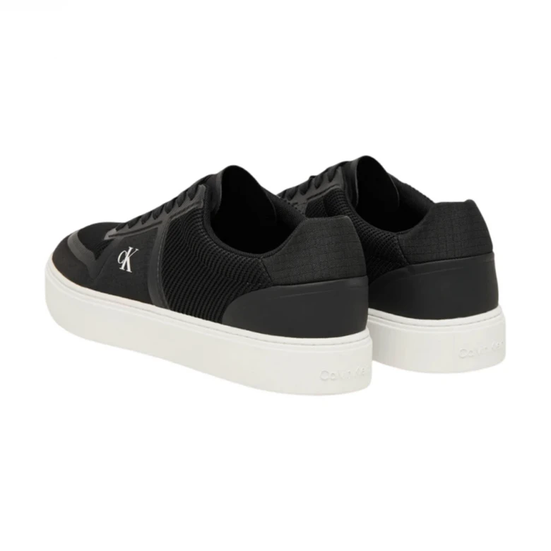 Classic Cups Laceup Knit 2