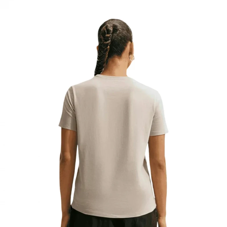 Sportswear Essentials 0