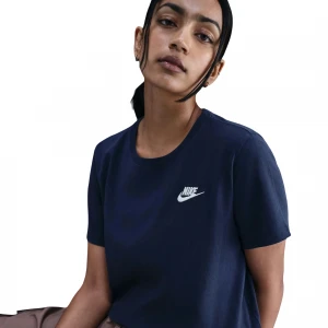 Sportswear Club Essentials 1