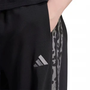 Seasonal Essentials Animal Print 3-Stripes 2