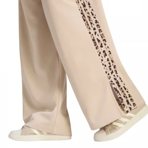Seasonal Essentials Animal Print 3-Stripes 1